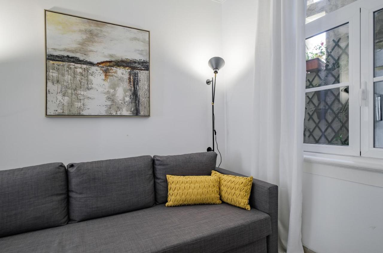New! Unique 1 Bedroom Apartment- Santa Catarina 42 Lisbon Luaran gambar