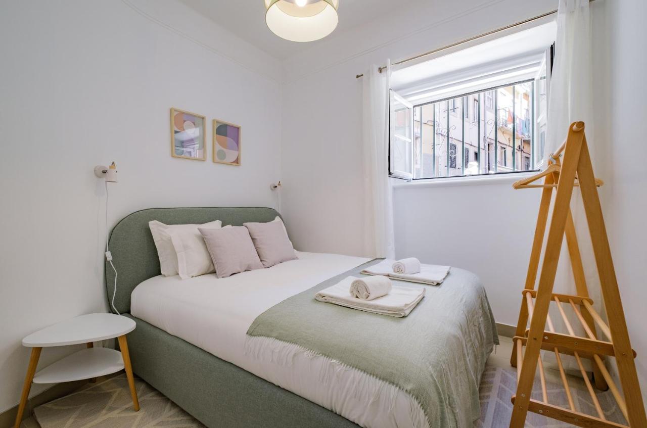 New! Unique 1 Bedroom Apartment- Santa Catarina 42 Lisbon Luaran gambar